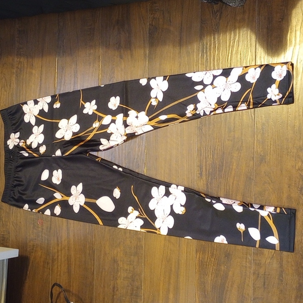 Brand new leggings medium